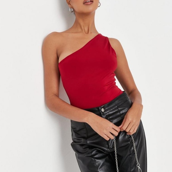 🎈 SOLD 🎈 New Red slinky  one shoulder  bodysuit 🌺 - Picture 3 of 3